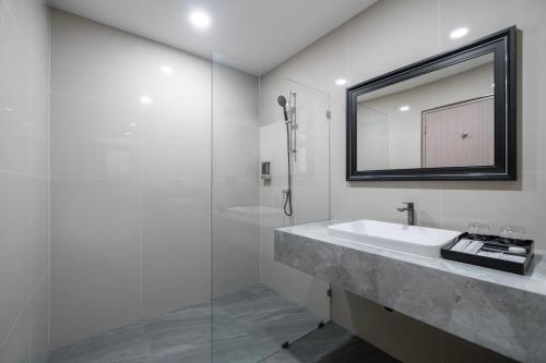 surestay plus by bw ramkhamhaeng airport rail link bangkok