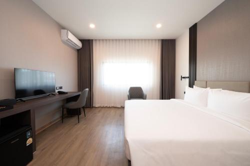 surestay plus by bw ramkhamhaeng airport rail link bangkok