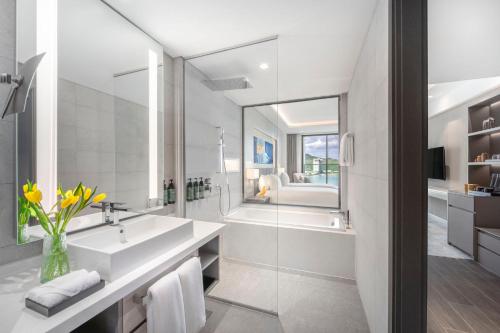 voco scenia bay nha trang by ihg