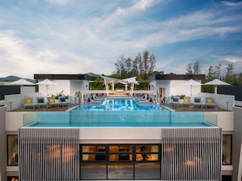 radisson blu resort phuket mai khao beach