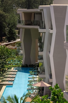 radisson blu resort phuket mai khao beach