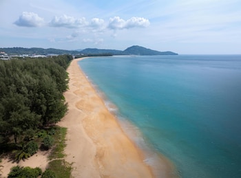 radisson blu resort phuket mai khao beach