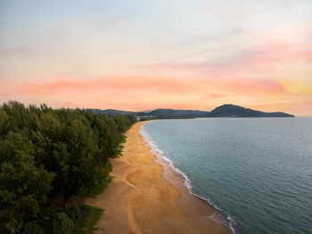 radisson blu resort phuket mai khao beach