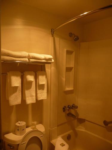 super 8 by wyndham kamloops east