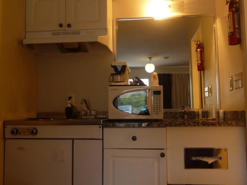 super 8 by wyndham kamloops east