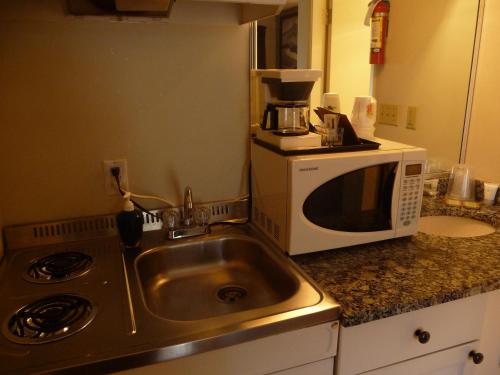 super 8 by wyndham kamloops east
