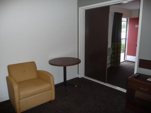 super 8 by wyndham kamloops east