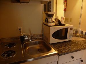super 8 by wyndham kamloops east