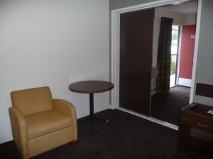 super 8 by wyndham kamloops east