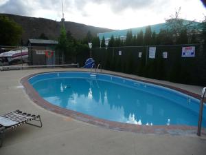 super 8 by wyndham kamloops east