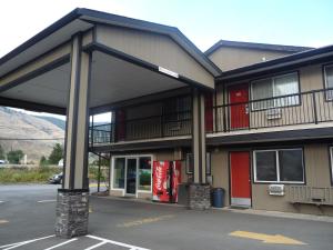 super 8 by wyndham kamloops east