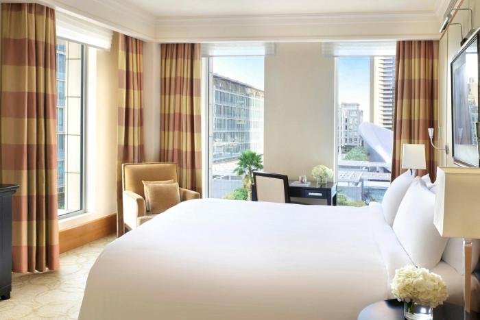 the ritz carlton dubai international financial centre