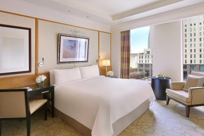 the ritz carlton dubai international financial centre