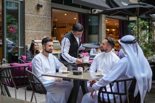 the ritz carlton dubai international financial centre