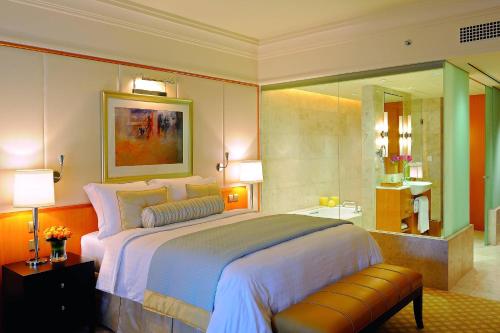 the ritz carlton dubai international financial centre