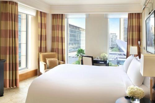 the ritz carlton dubai international financial centre