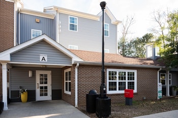 mainstay suites