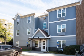 mainstay suites