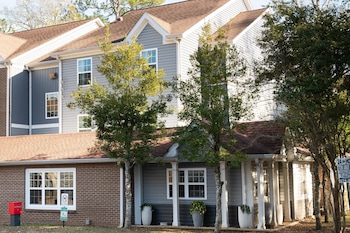 mainstay suites
