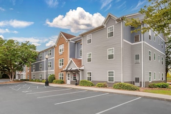 mainstay suites