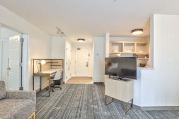 mainstay suites