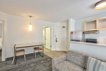 mainstay suites