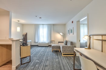 mainstay suites