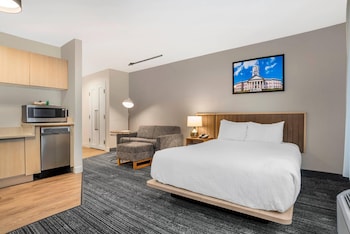 mainstay suites