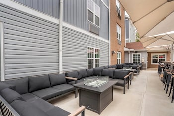 mainstay suites