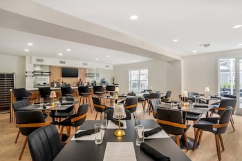 mainstay suites