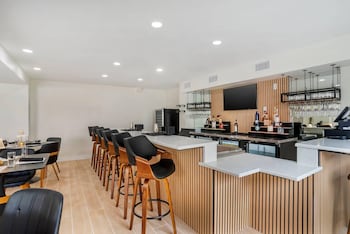 mainstay suites