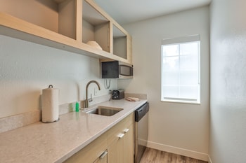 mainstay suites