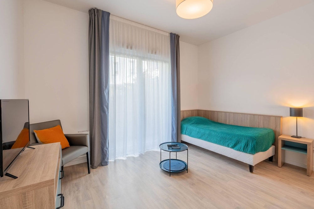 quality aparthotel choisy orly airport