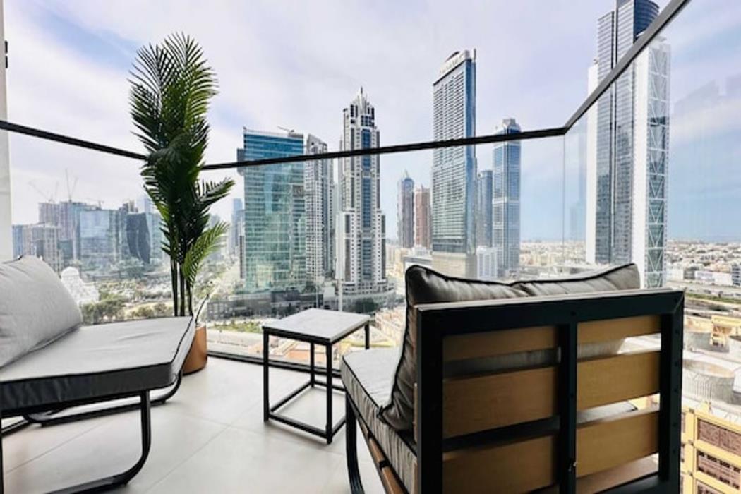 luxury 1 bedroom apartment at burj crown