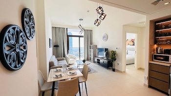 luxury 1 bedroom apartment at burj crown