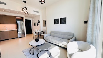 luxury 1 bedroom apartment at burj crown