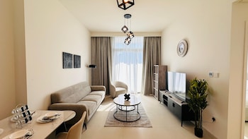 luxury 1 bedroom apartment at burj crown