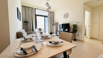 luxury 1 bedroom apartment at burj crown