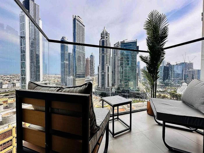 luxury 1 bedroom apartment at burj crown