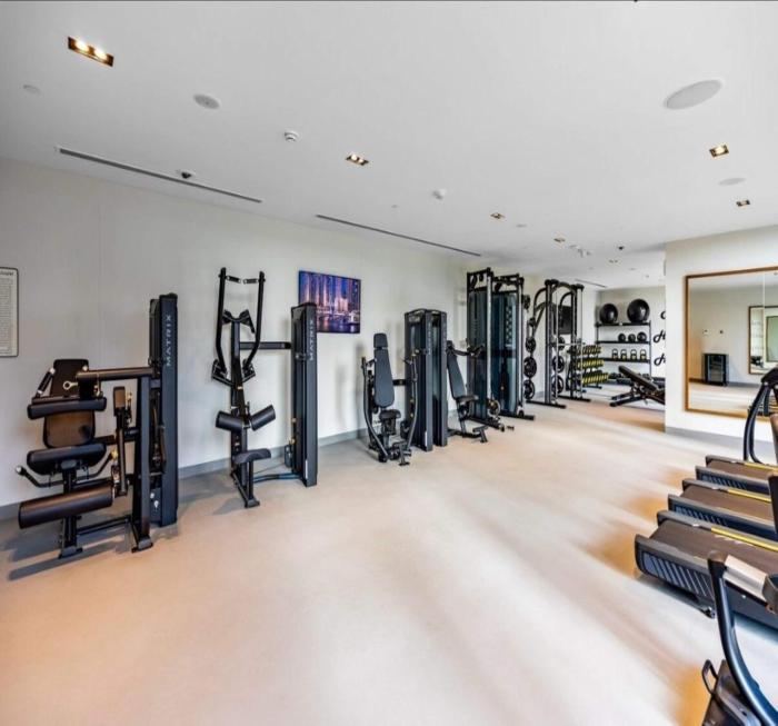 luxury 1 bedroom apartment at burj crown