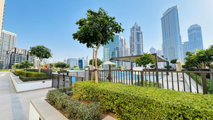 luxury 1 bedroom apartment at burj crown