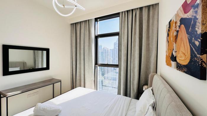 luxury 1 bedroom apartment at burj crown