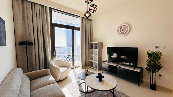 luxury 1 bedroom apartment at burj crown