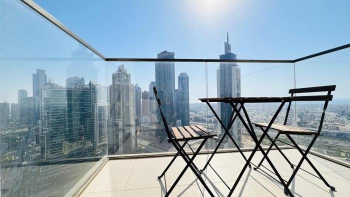 luxury 1 bedroom apartment at burj crown
