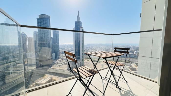luxury 1 bedroom apartment at burj crown