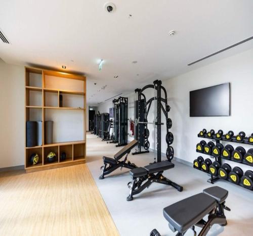 luxury 1 bedroom apartment at burj crown