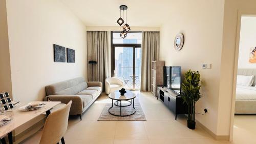 luxury 1 bedroom apartment at burj crown