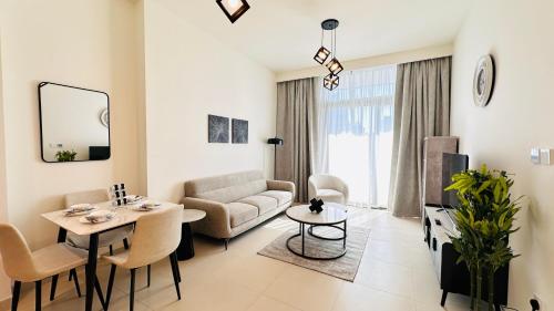 luxury 1 bedroom apartment at burj crown