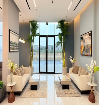 Luxury Apartment With Pool Gym,,3 star