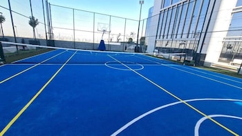 cloud tower 1br with parking pool gym
